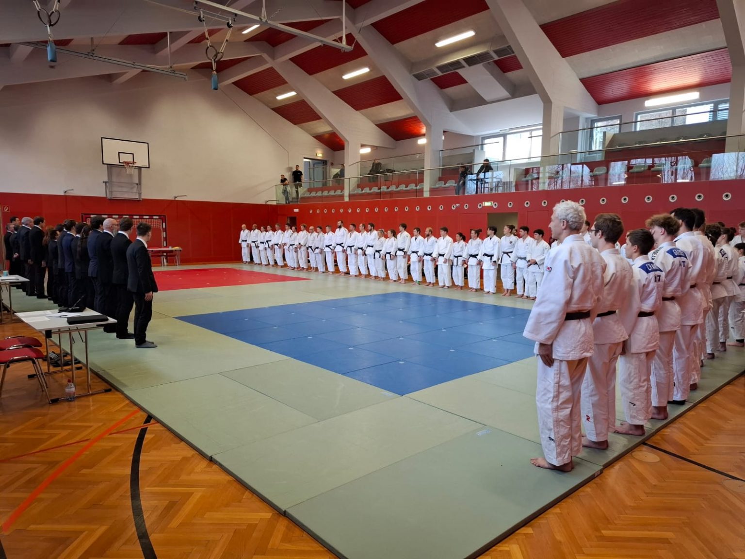 36 glückliche Judoka